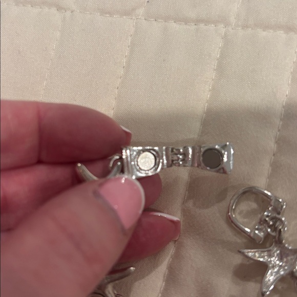 Silver Starfish Bracelet (Magnetic) - Picture 7 of 10